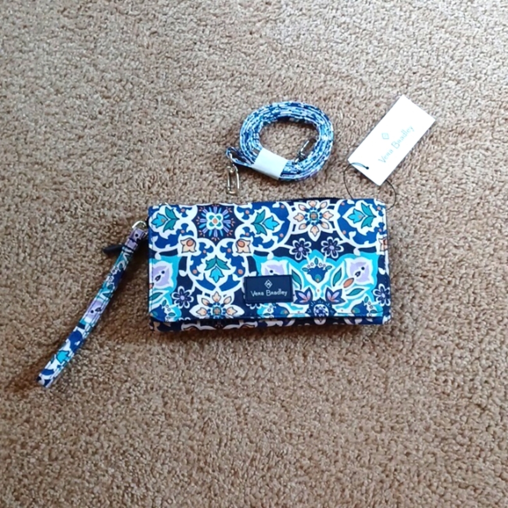 Crossbody wallet
